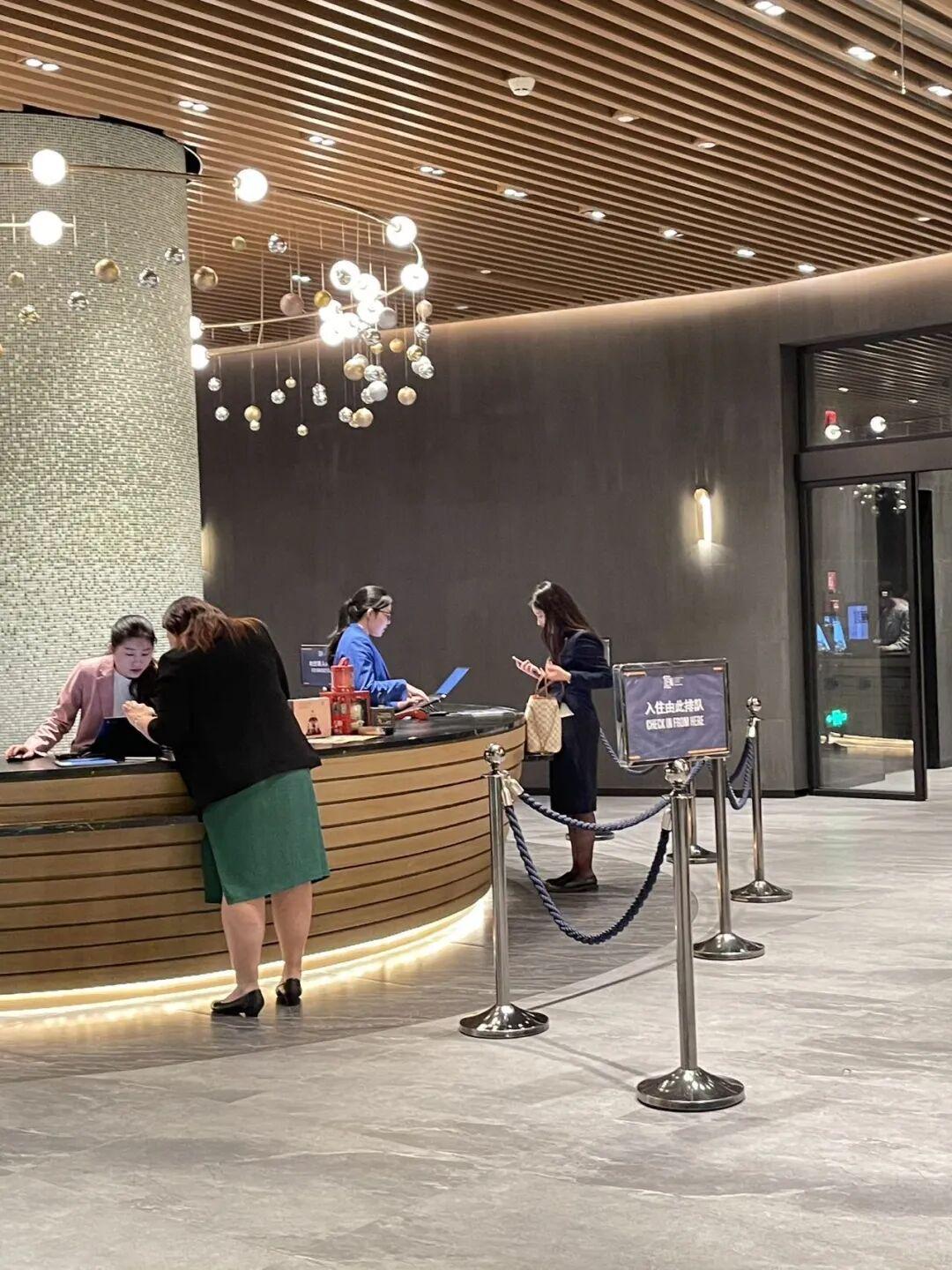 华体会体育登录入口-五星级酒店带人不登记可以吗？网友：又是上网涨见识的一天！